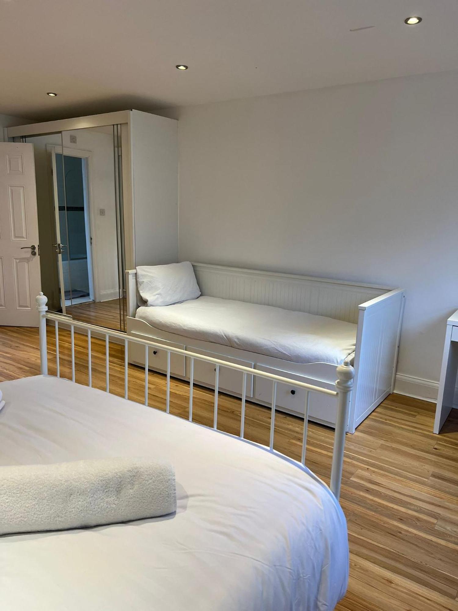 93 West Road Hotel London Kültér fotó